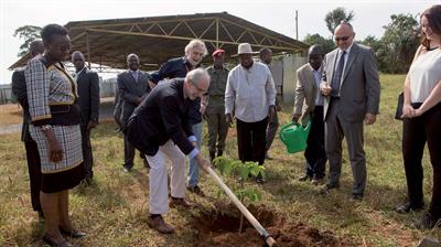 Emergency&#39;s hospital in Entebbe - Uganda - the laying of the first stone by Renzo Piano - Mapei
